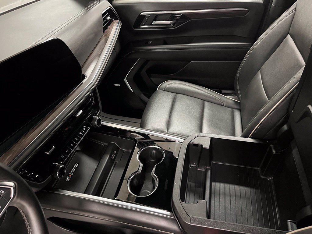 Used 2025 Chevrolet Suburban Premier AWD/4WD image 39