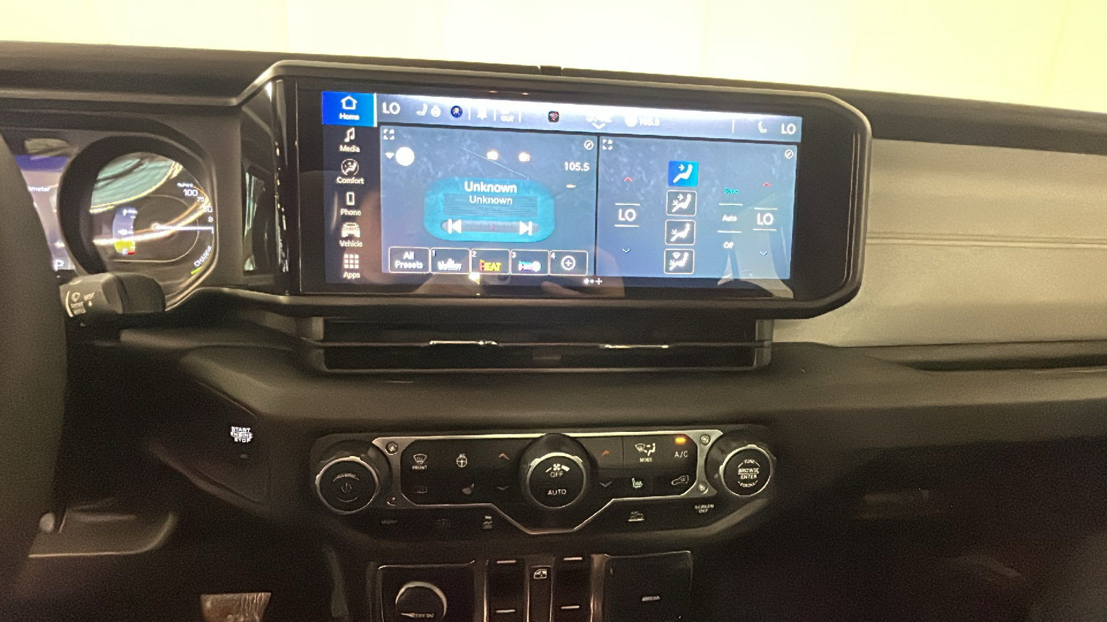 Used 2024 Jeep Wrangler Unlimited AWD/4WD image 25