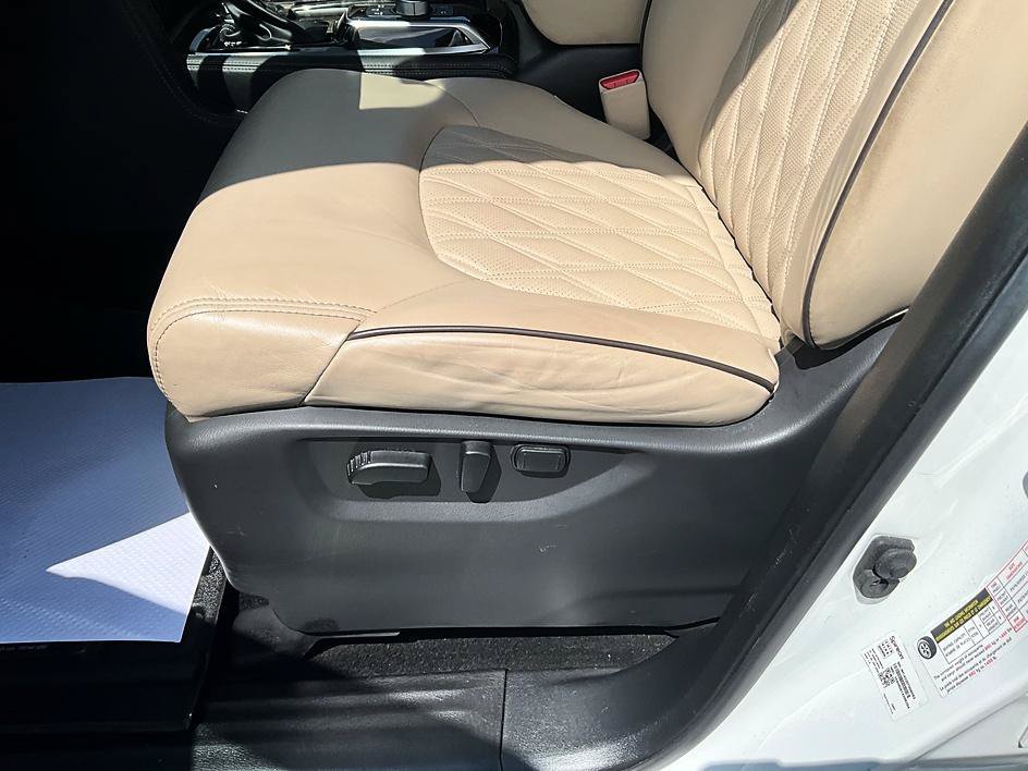 Used 2023 Nissan Armada Platinum w/ Captain's Chairs Package AWD/4WD image 16