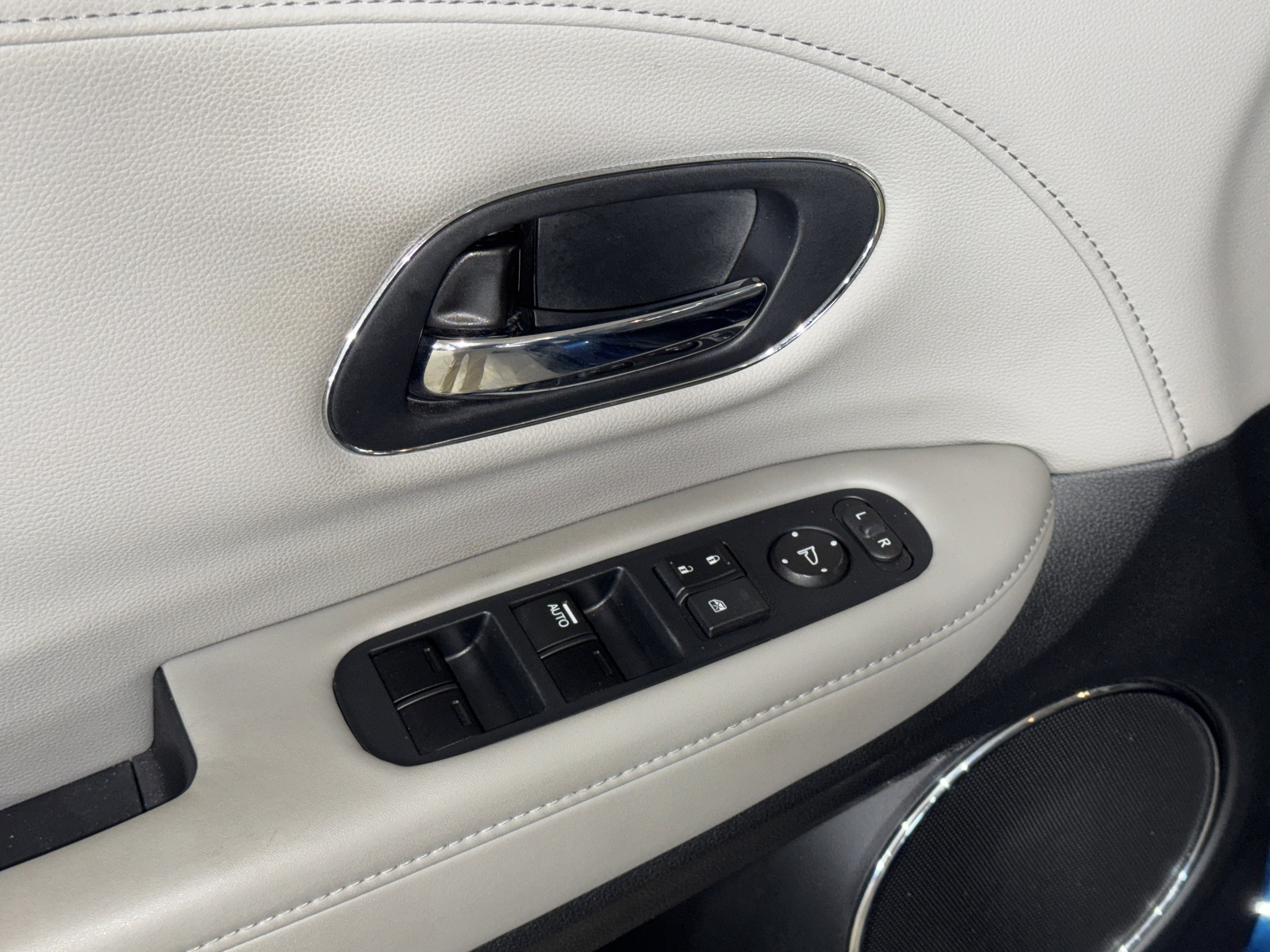 Used 2017 Honda HR-V EX-L image 17