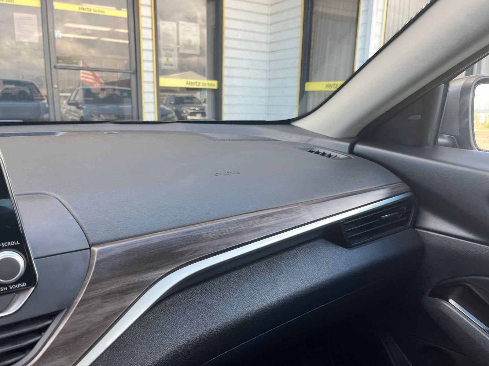 Used 2023 Nissan Altima 2.5 SV FWD image 35