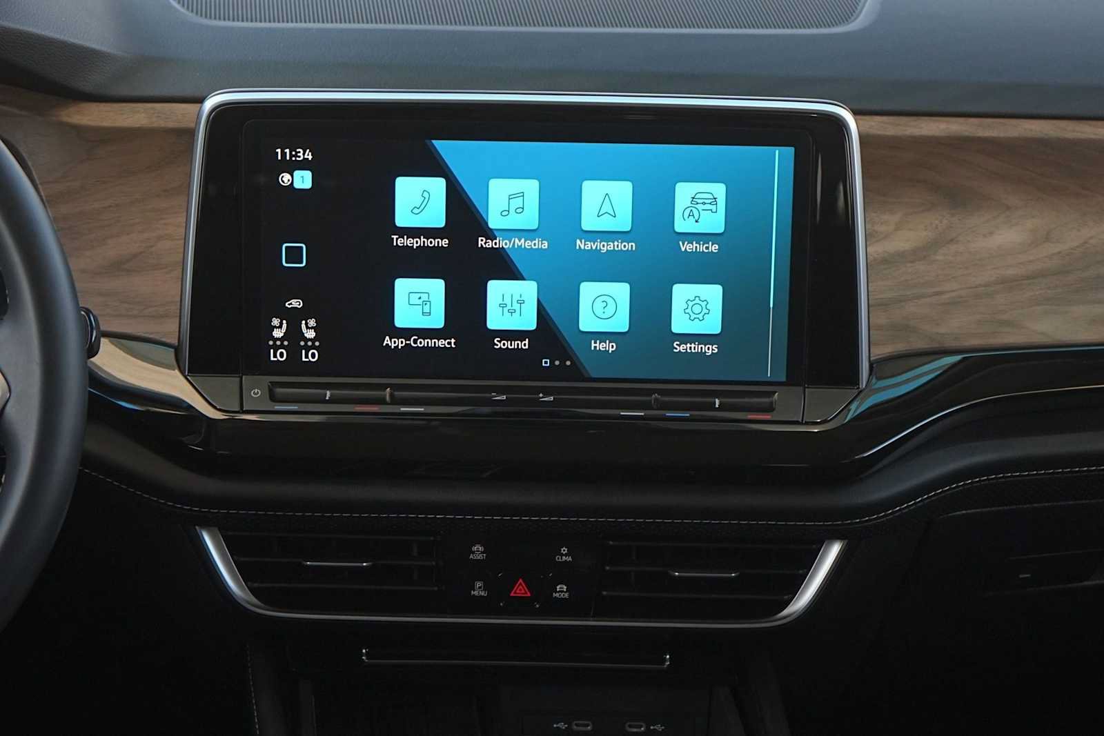 Used 2025 Volkswagen Atlas SE FWD image 19