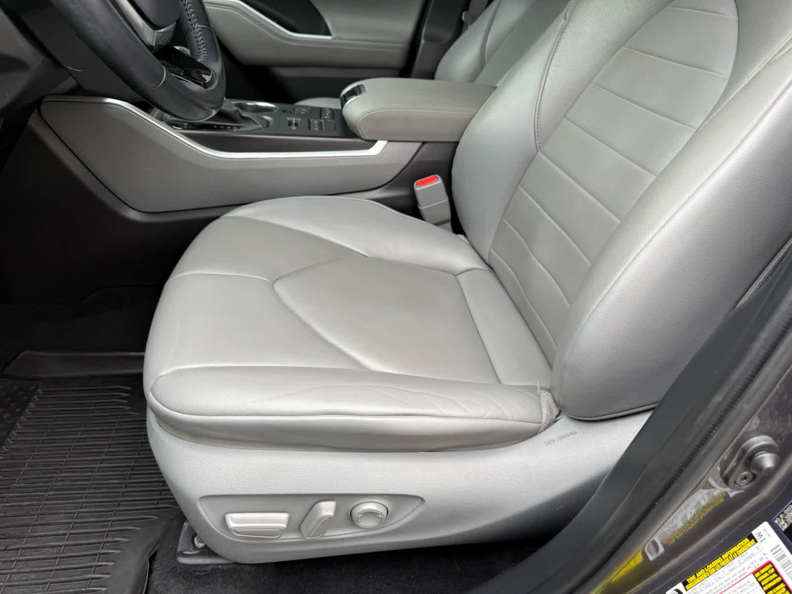 Used 2021 Toyota Highlander XLE image 4