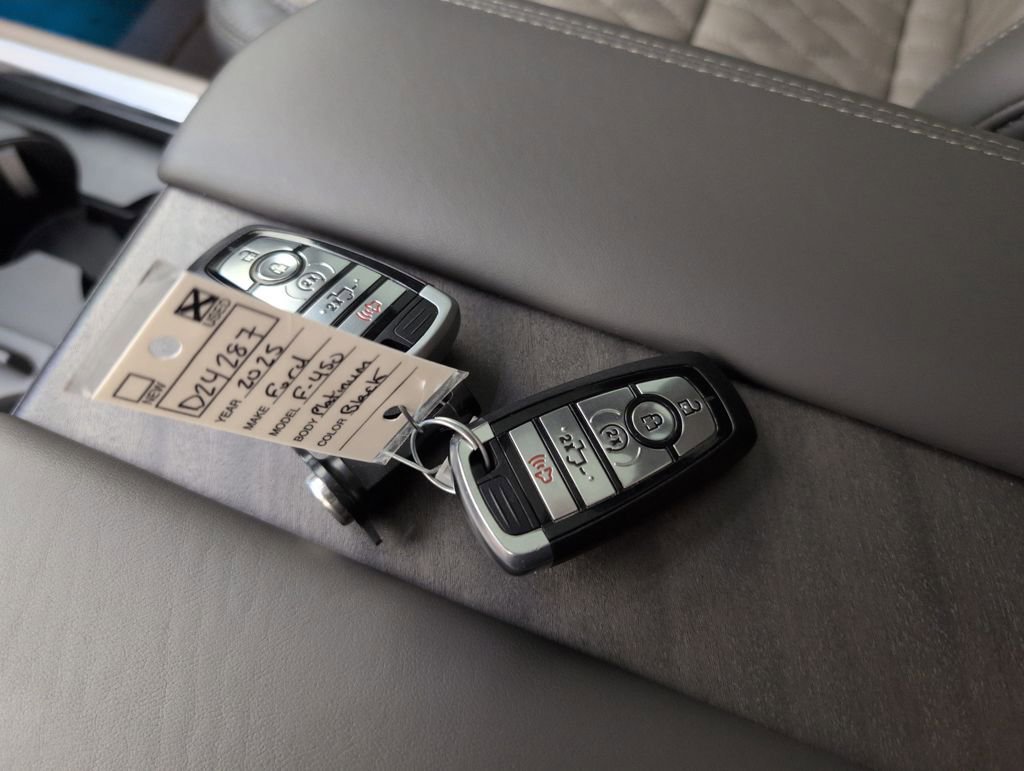 Certified 2025 Ford F450 Platinum w/ Platinum Plus Package image 31