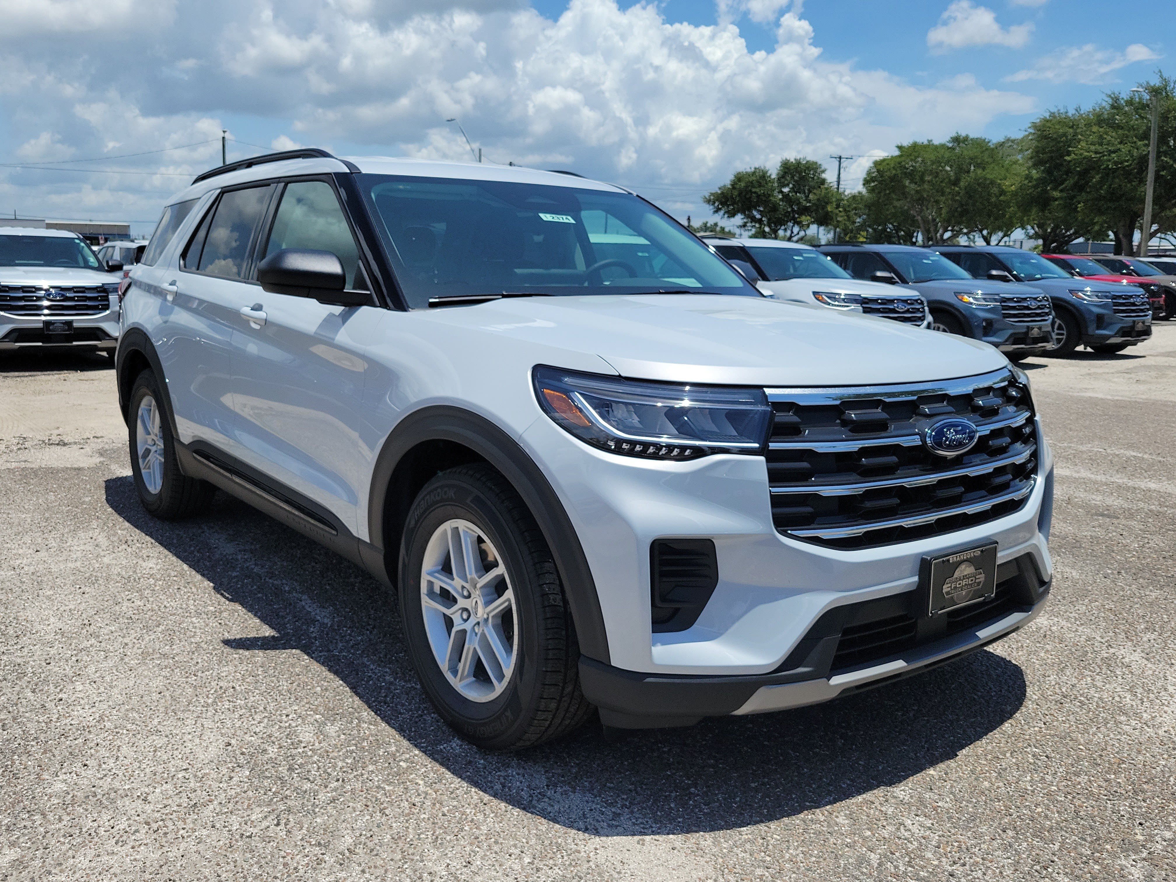 New 2026 Ford Explorer Active RWD image 2