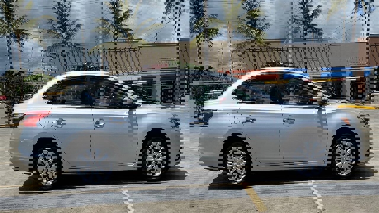 Used 2016 Nissan Sentra SV image 4