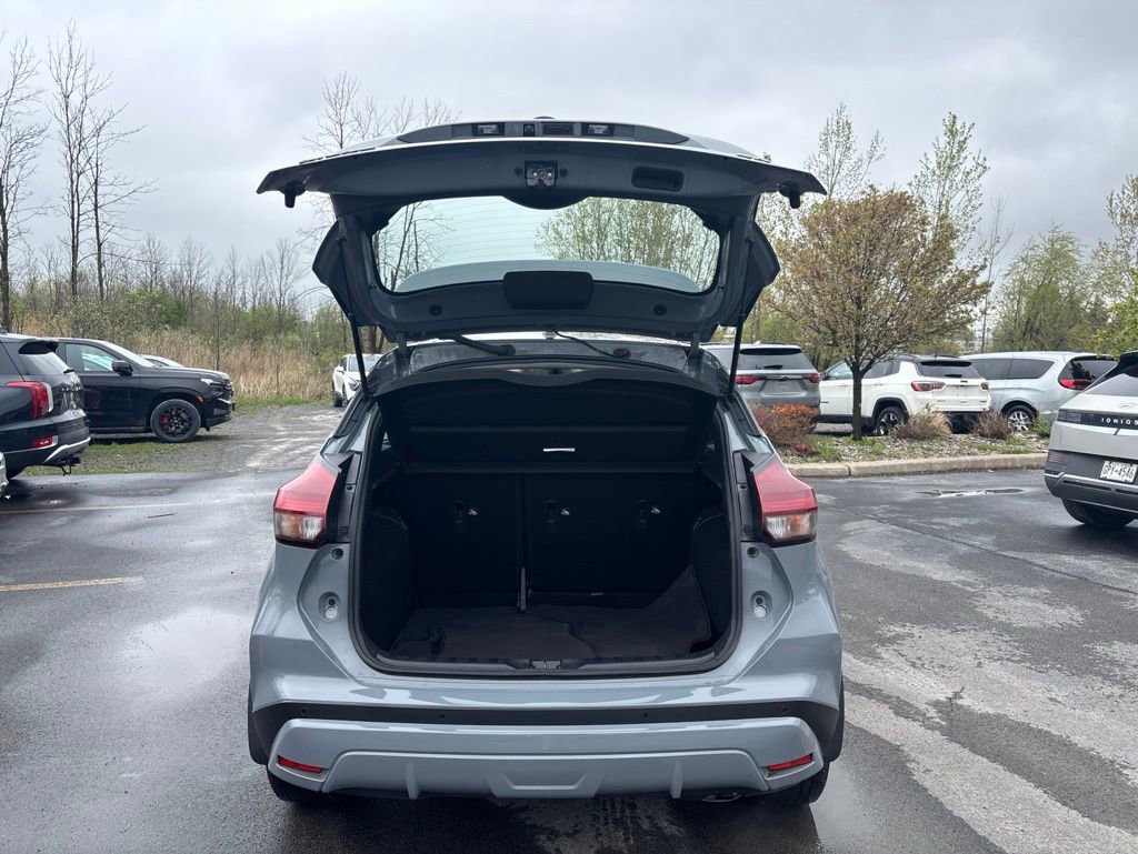 Used 2024 Nissan Kicks SR w/ SR Premium Package FWD image 13