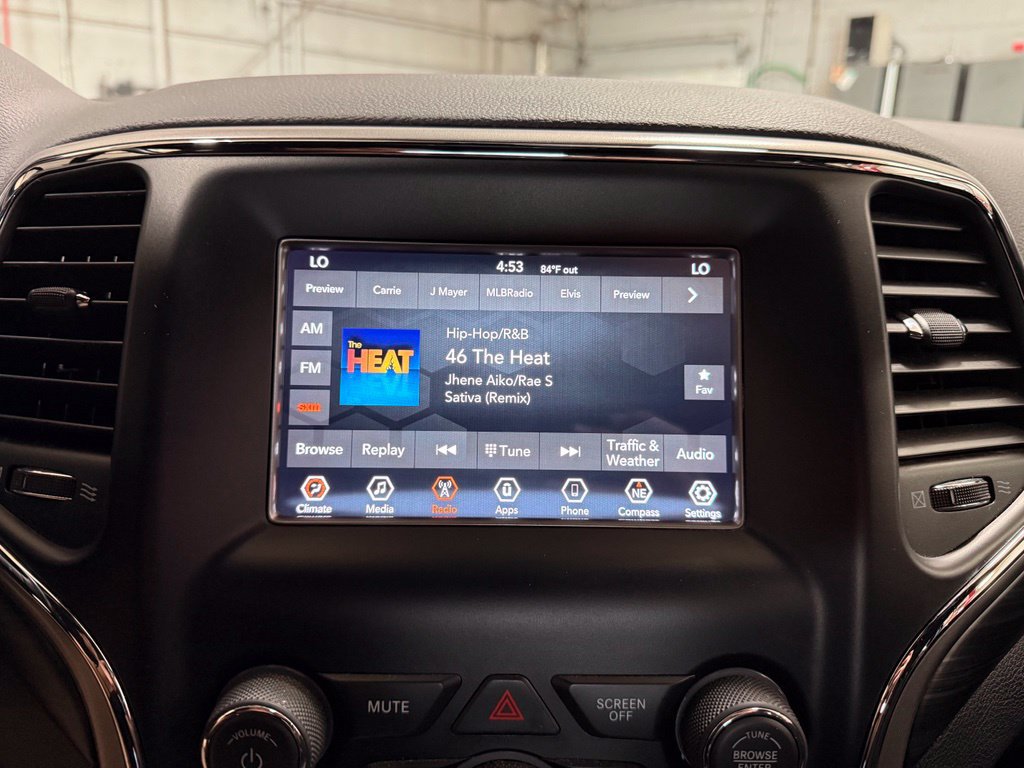 Certified 2020 Jeep Grand Cherokee Laredo AWD/4WD image 13