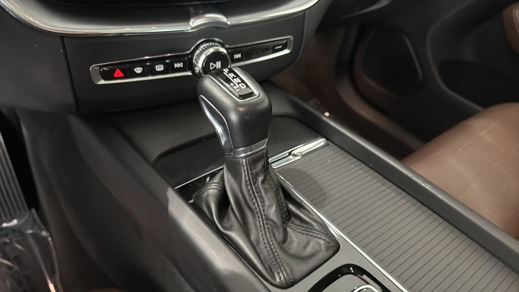 Used 2019 Volvo XC60 T6 Momentum w/ Advanced Package AWD/4WD image 24