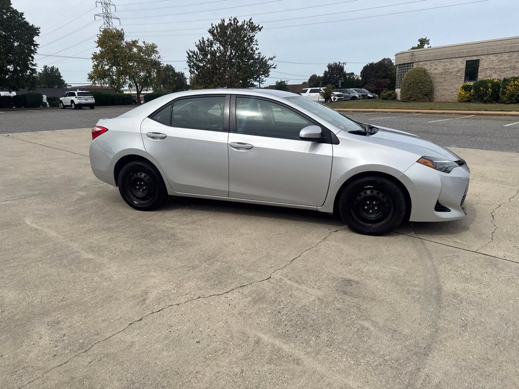 Used 2017 Toyota Corolla LE FWD image 8
