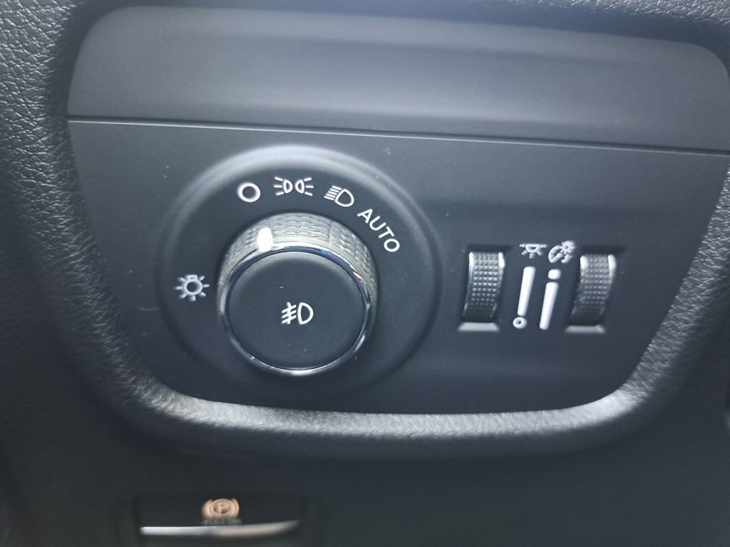 Used 2024 Jeep Grand Cherokee Limited image 14