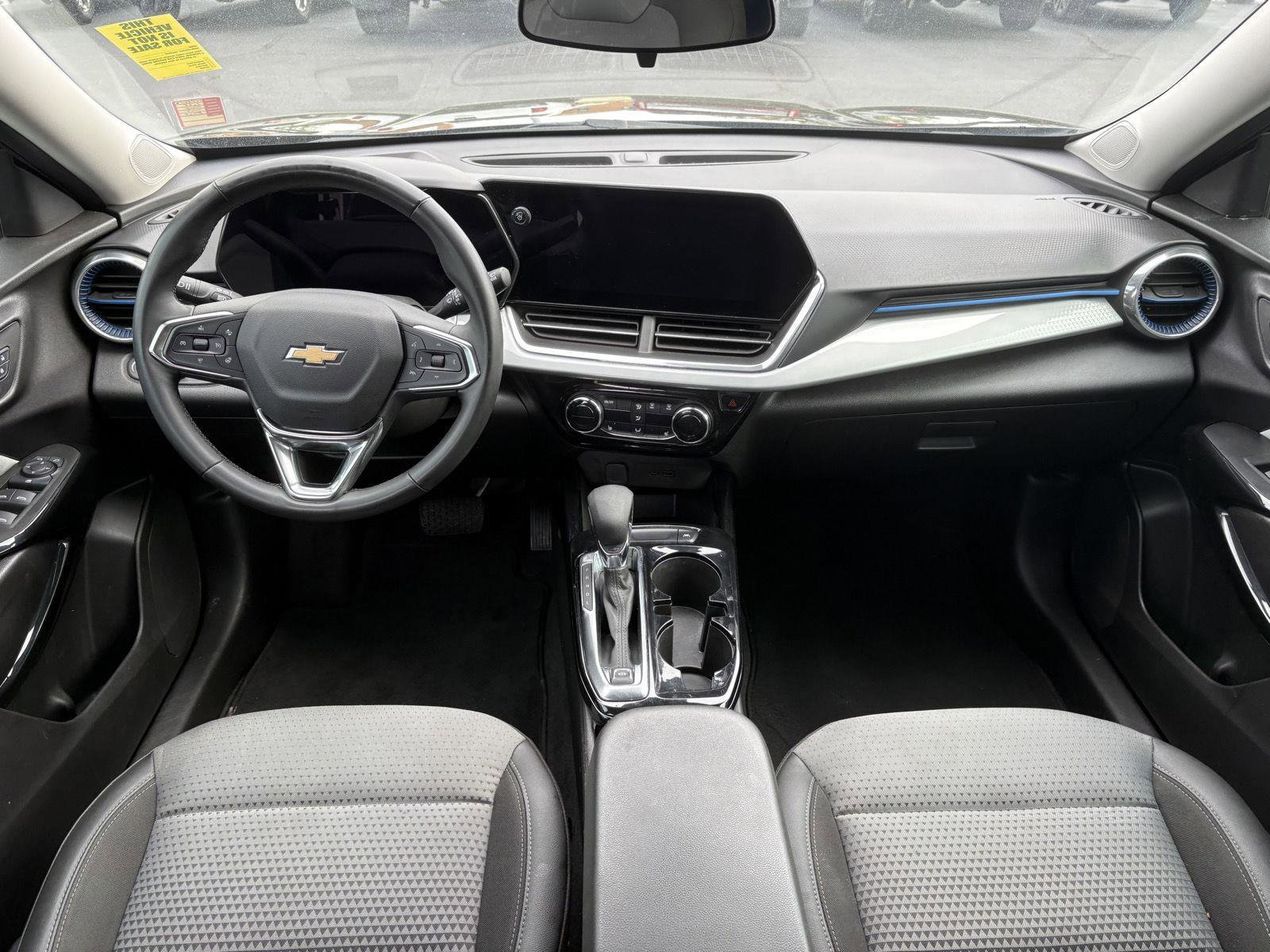 Used 2025 Chevrolet Trax LT w/ Driver Confidence Package image 11