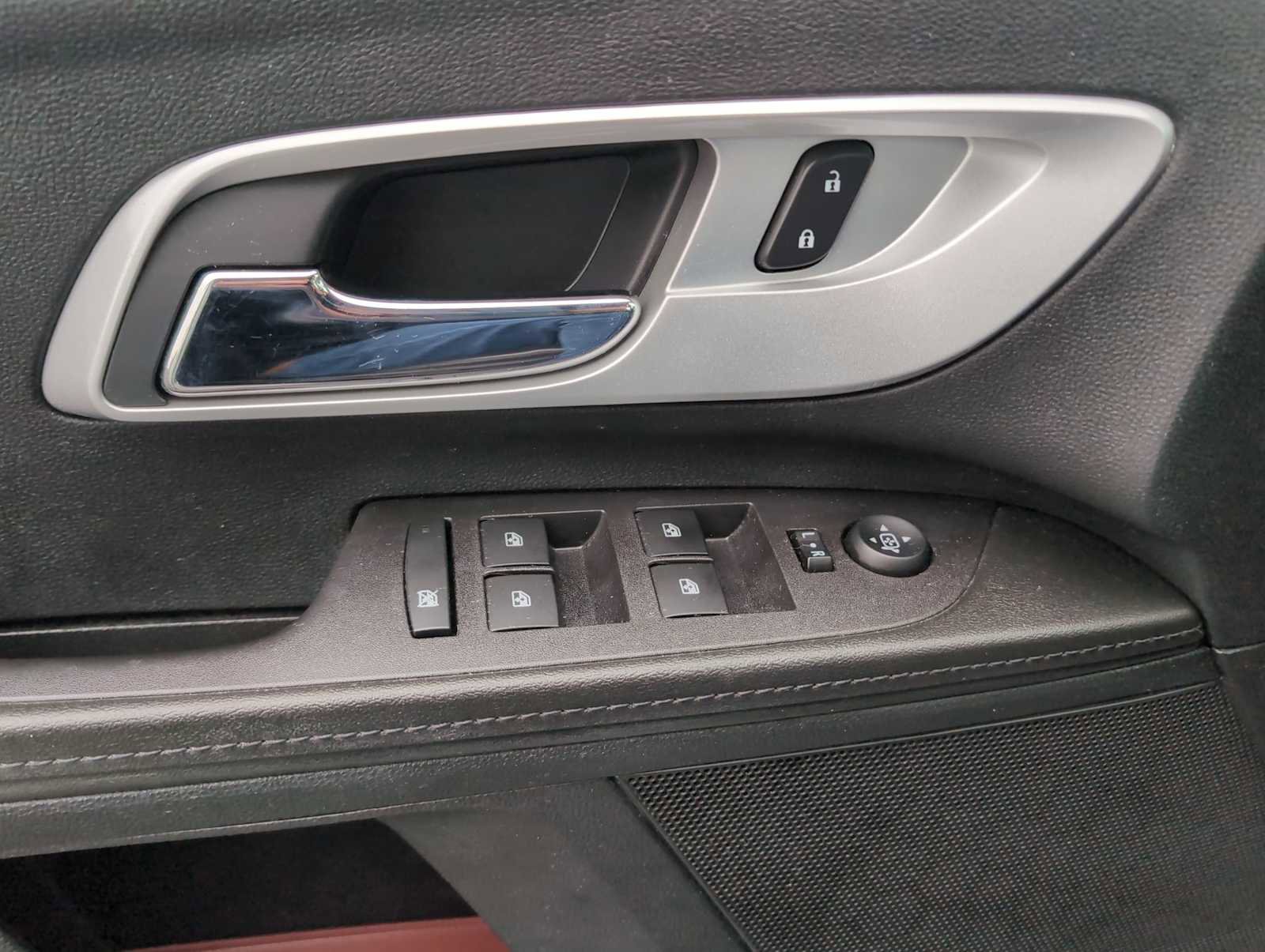 Used 2017 Chevrolet Equinox Premier image 21