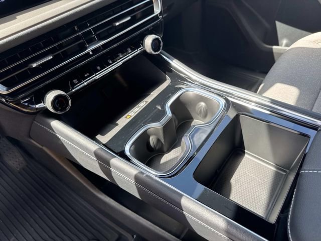 New 2026 Chevrolet Traverse LT w/ LPO, Floor Liner Package FWD image 28