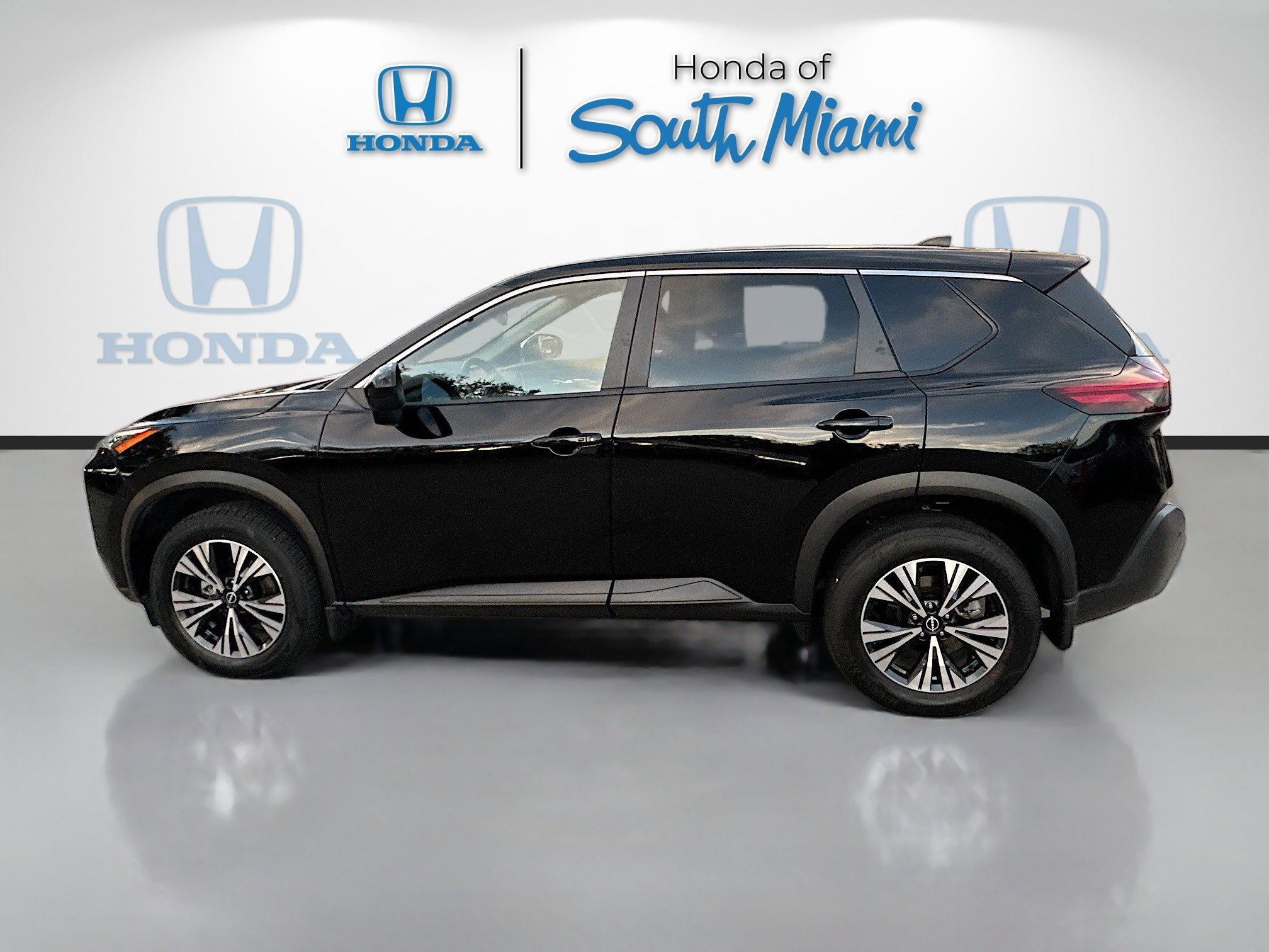 Used 2023 Nissan Rogue SV image 4