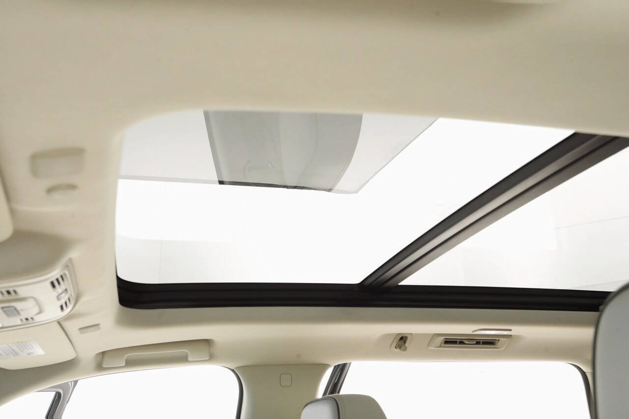 Used 2021 GMC Yukon Denali w/ Denali Premium Package image 21