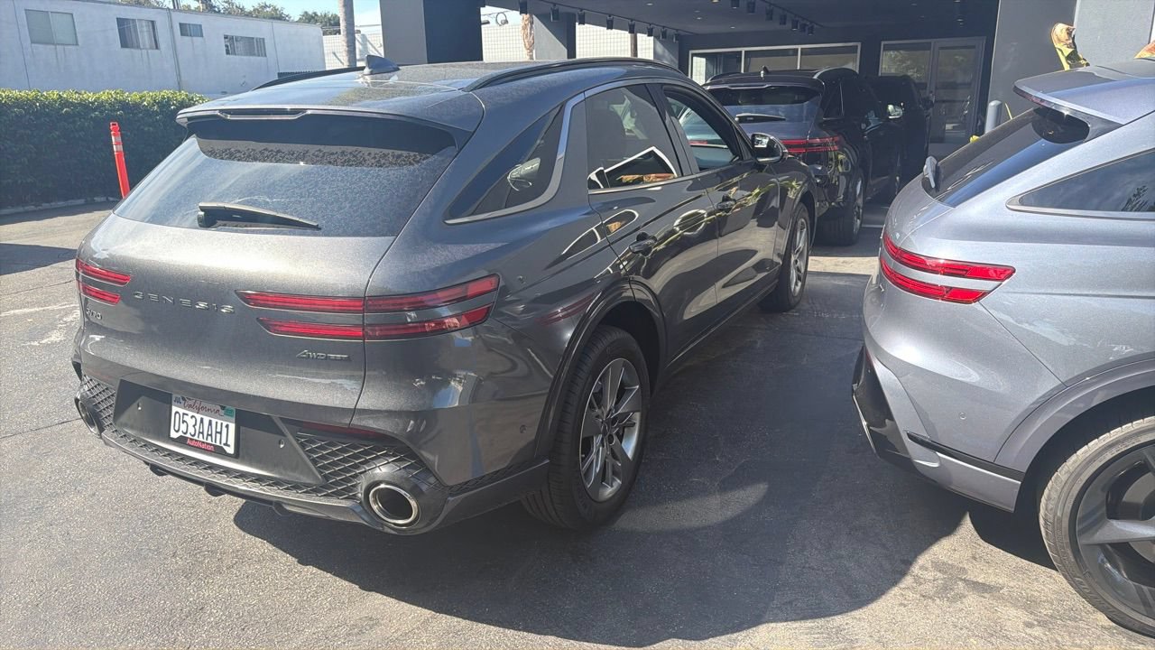 Used 2023 Genesis GV70 3.5T Sport w/ Sport Advanced Package AWD/4WD image 3
