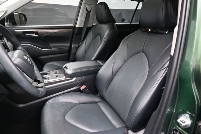 Used 2023 Toyota Highlander Limited FWD image 33