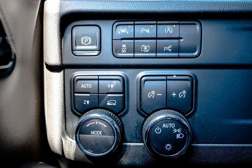 Certified 2025 Chevrolet Suburban LT AWD/4WD image 19