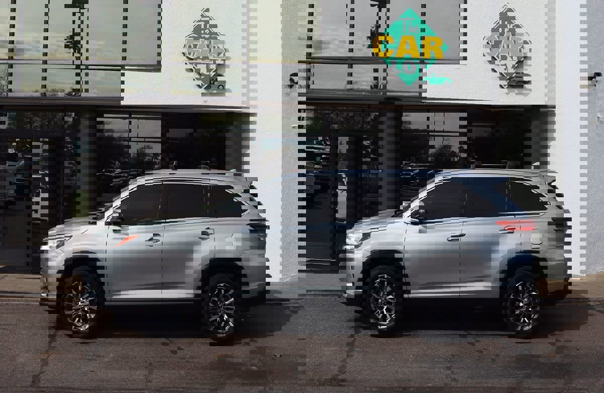 Used 2019 Toyota Highlander XLE image 8