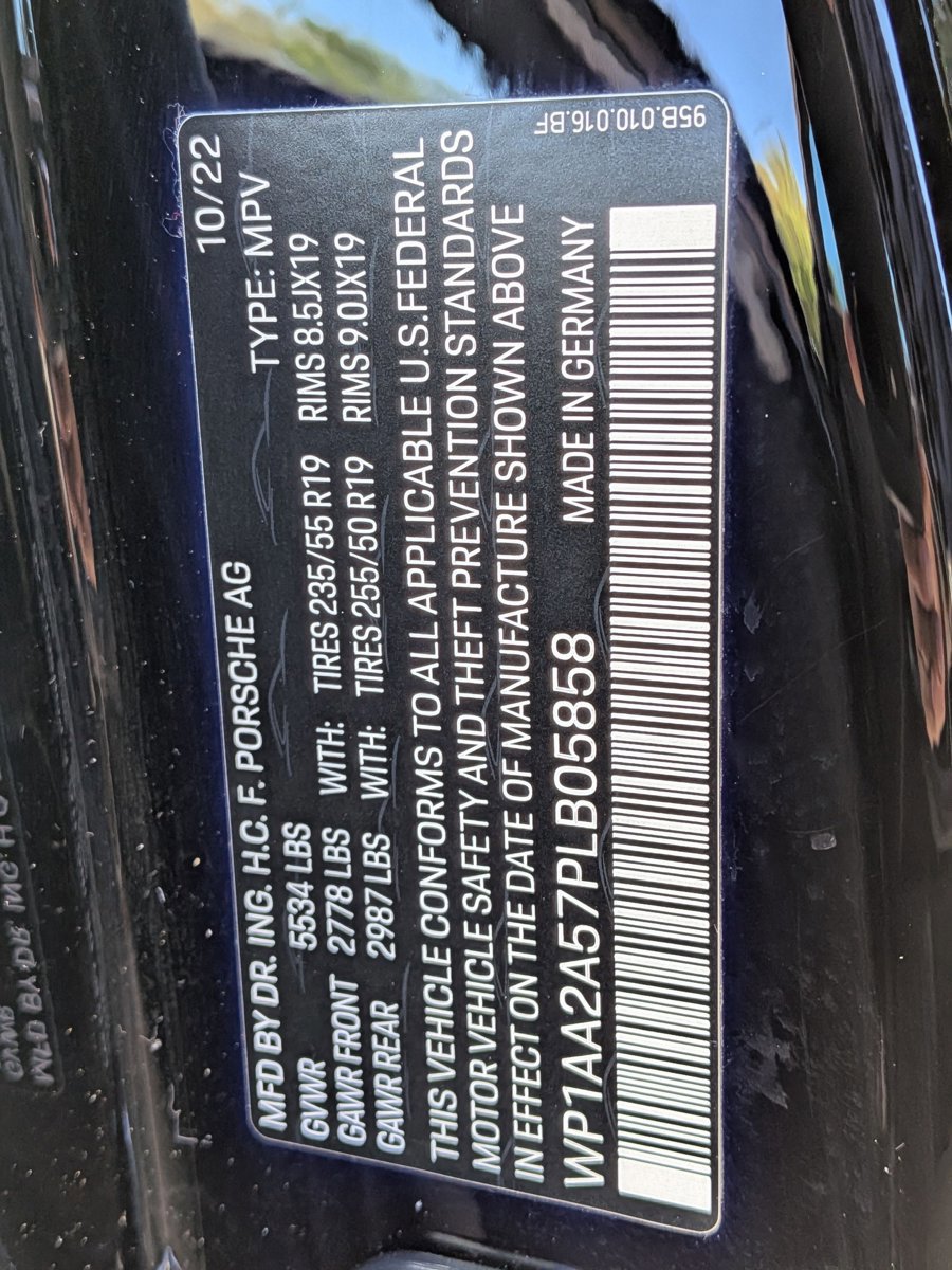 Certified 2023 Porsche Macan AWD/4WD image 29