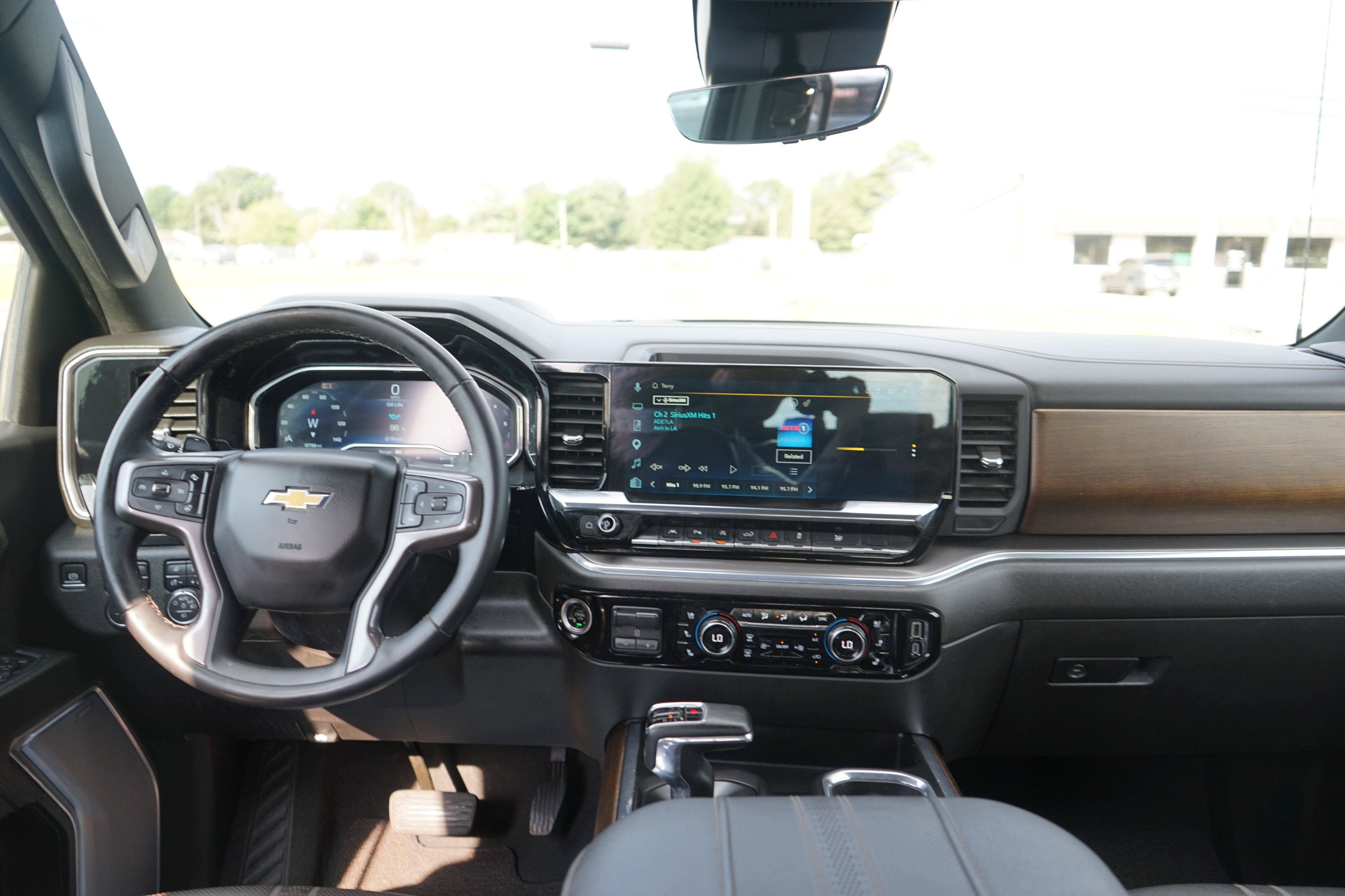 Used 2024 Chevrolet Silverado 1500 High Country w/ Technology Package AWD/4WD image 22