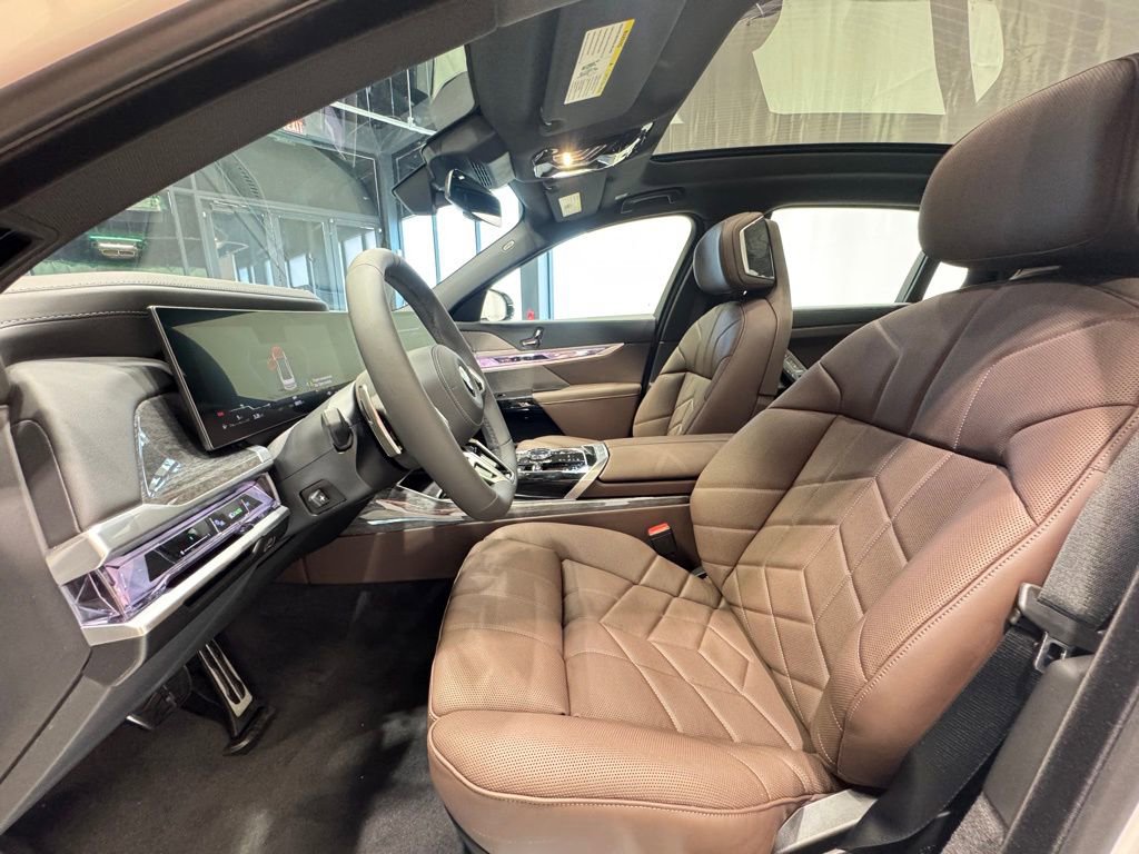 Used 2025 BMW 760i xDrive image 15