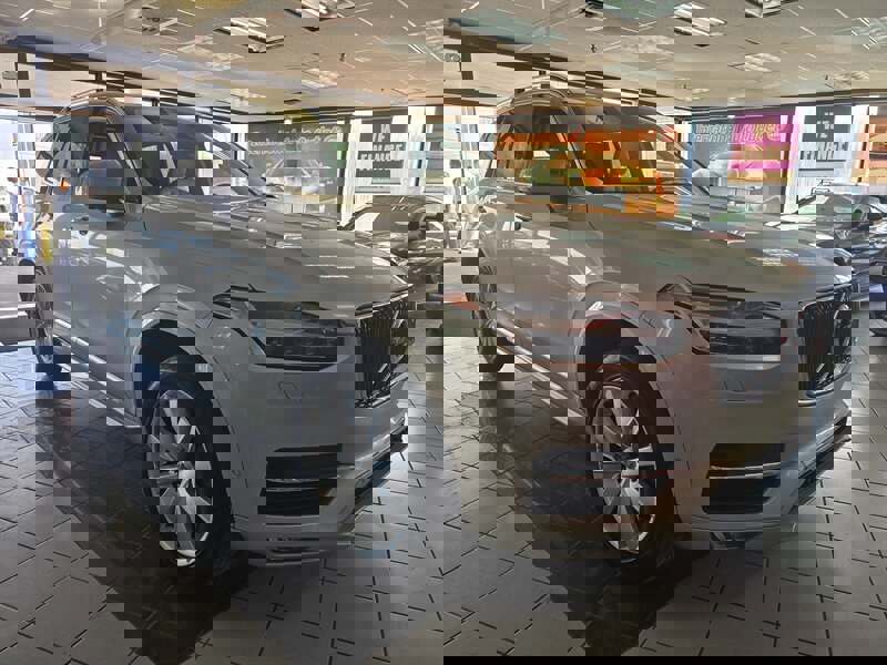 Used 2016 Volvo XC90 T6 Momentum w/ Momentum Plus Package image 3