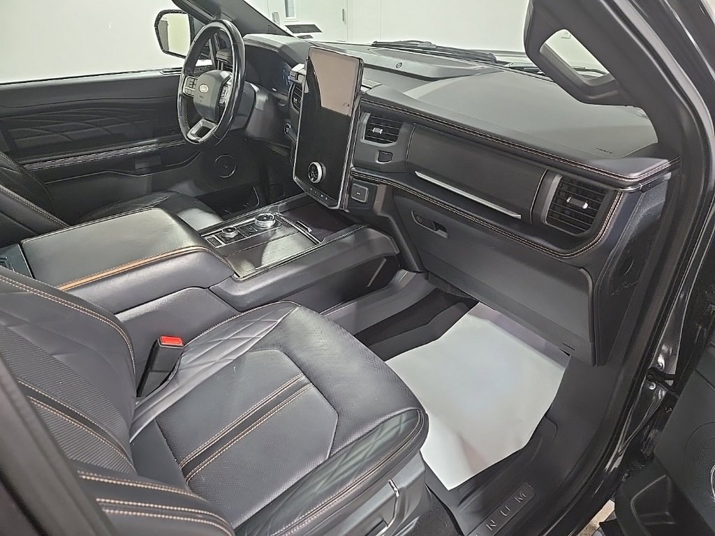 Used 2023 Ford Expedition Platinum image 23