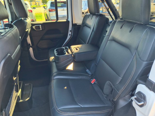 Used 2025 Jeep Wrangler Unlimited Sahara AWD/4WD image 15