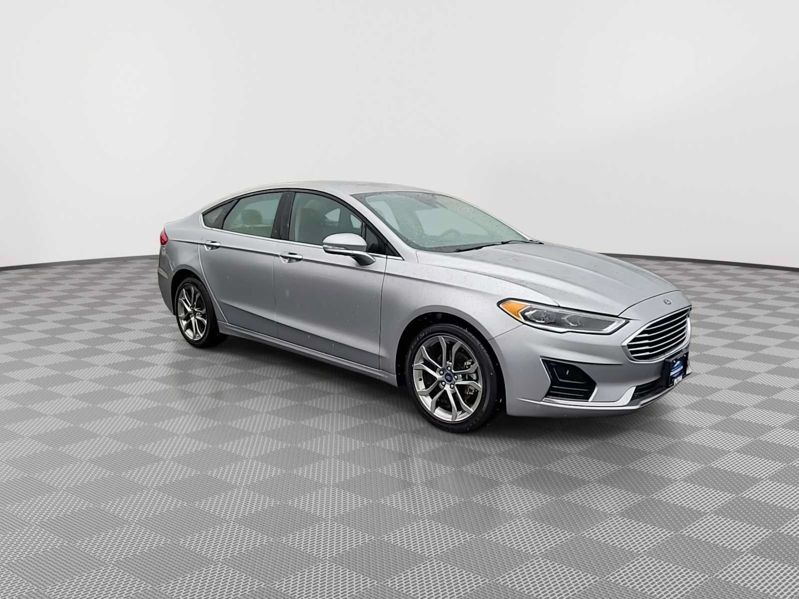 Used 2020 Ford Fusion SEL FWD image 2