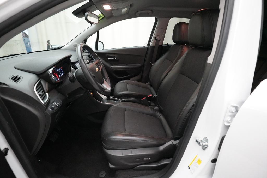 Certified 2022 Chevrolet Trax LT w/ LT Convenience Package image 7
