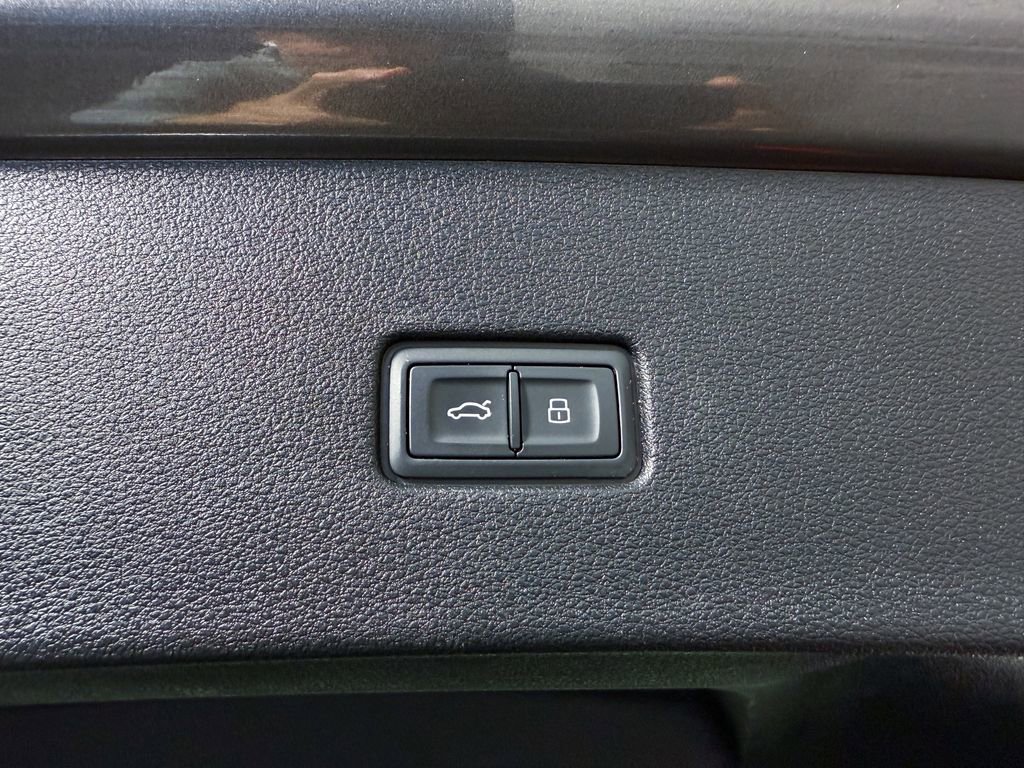 Used 2019 Audi Q8 Premium Plus w/ Premium Plus image 35