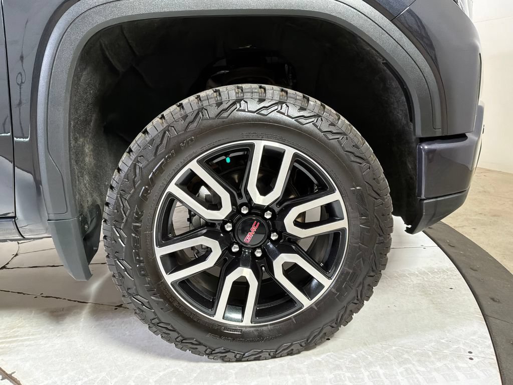Used 2025 GMC Sierra 1500 AT4 w/ Technology Package AWD/4WD image 9
