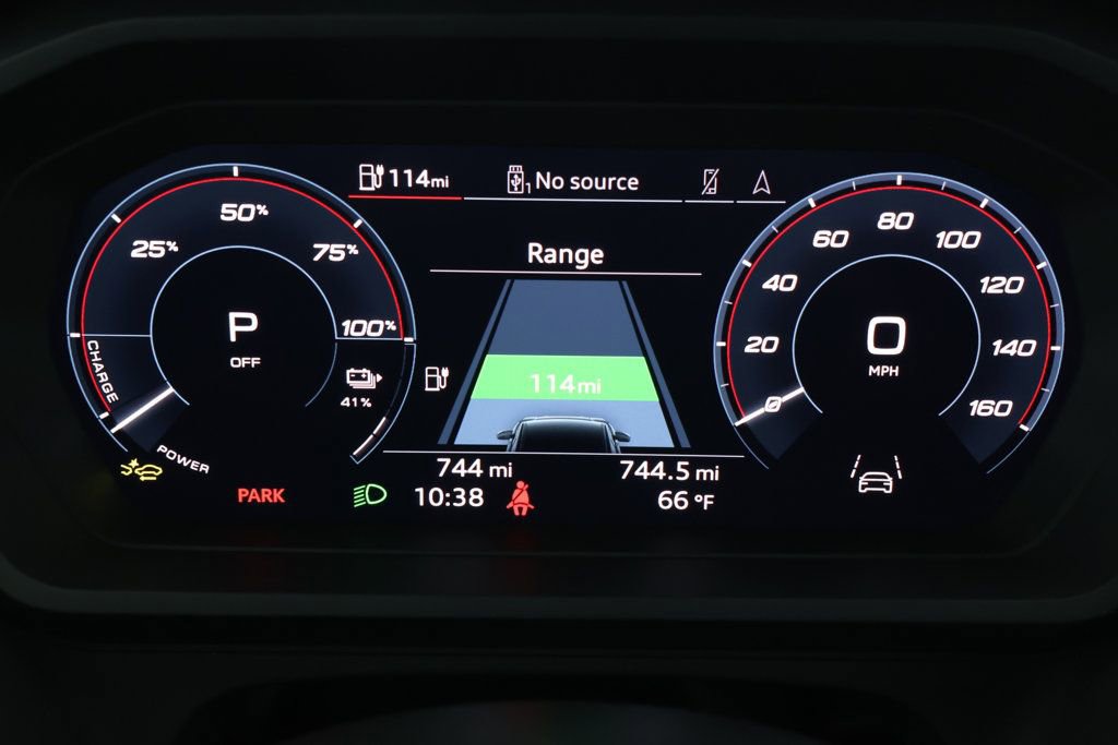 Used 2025 Audi Q4 e-tron Premium image 13