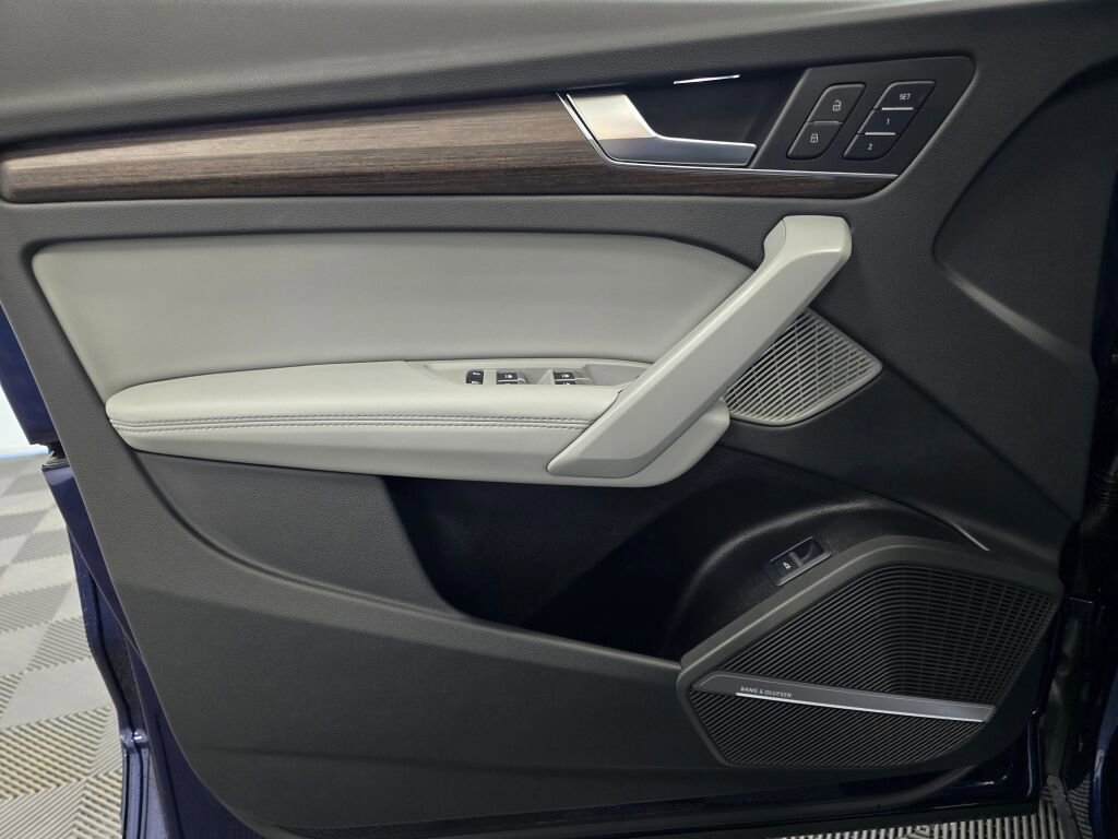 Certified 2025 Audi Q5 2.0T Premium Plus w/ Premium Plus Package image 36