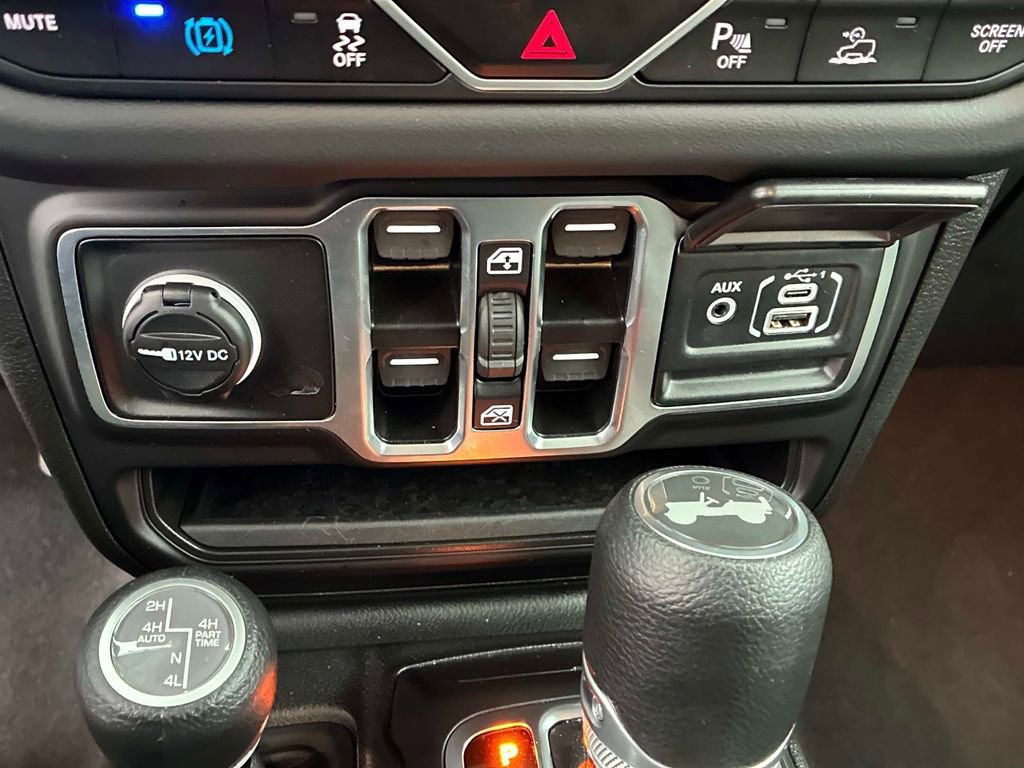 Certified 2025 Jeep Wrangler Unlimited Sahara w/ Safety Group image 31