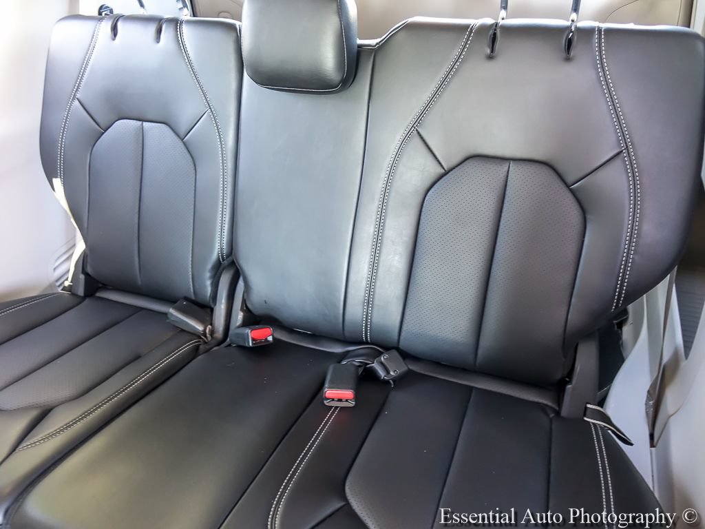 Used 2024 Chrysler Pacifica Touring-L FWD image 15