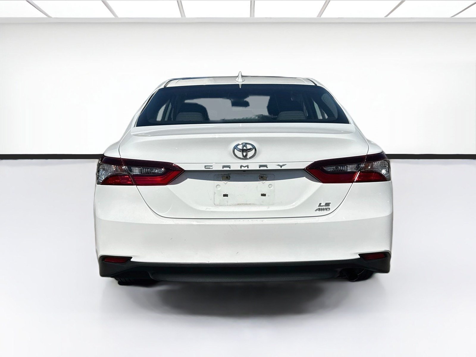 Used 2022 Toyota Camry LE AWD/4WD image 5