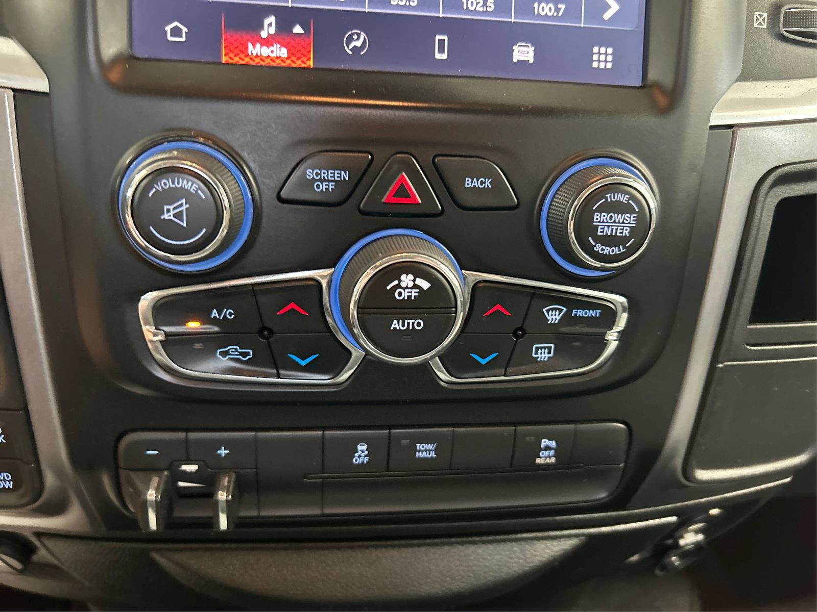 Used 2022 RAM 1500 Classic SLT w/ Electronics Group AWD/4WD image 26