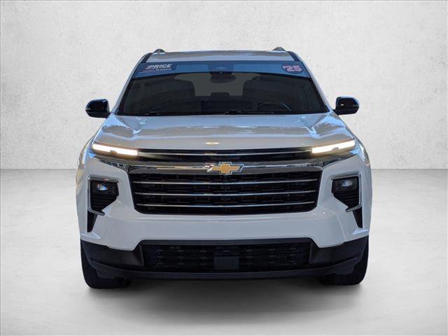 Used 2024 Chevrolet Traverse LT image 2