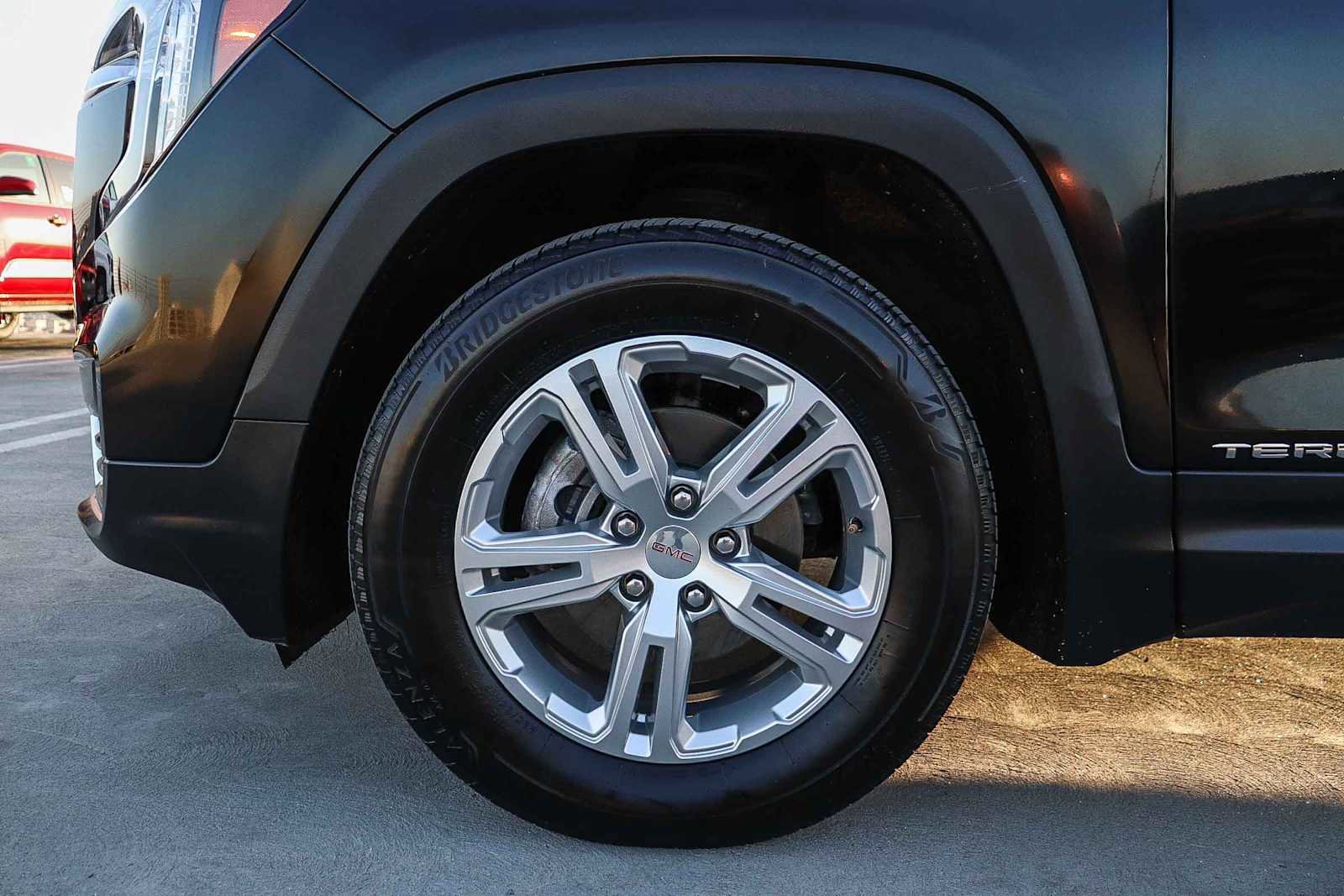 Used 2024 GMC Terrain SLE image 11