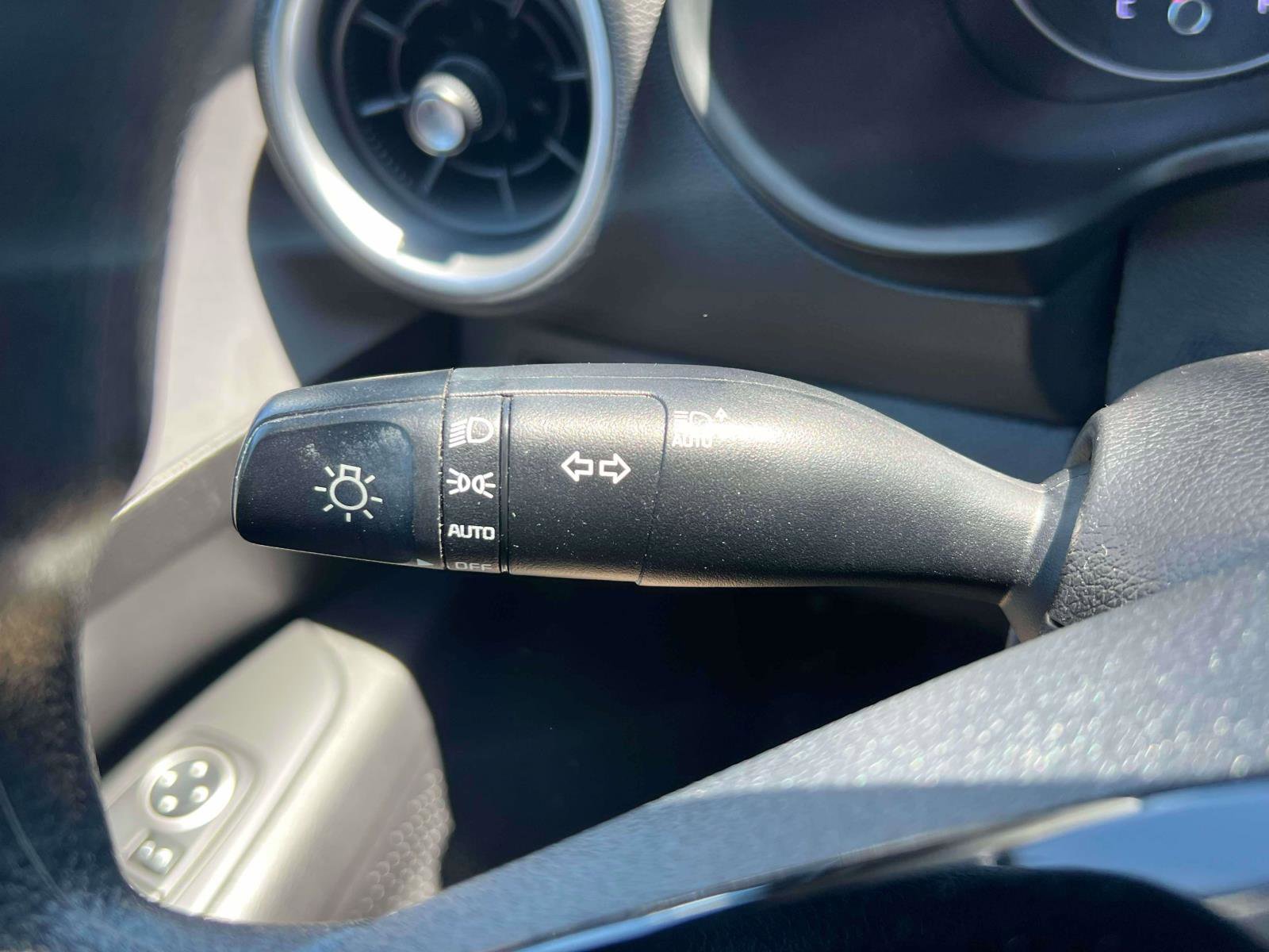 Used 2023 Kia Forte LXS w/ LXS Technology Package FWD image 17