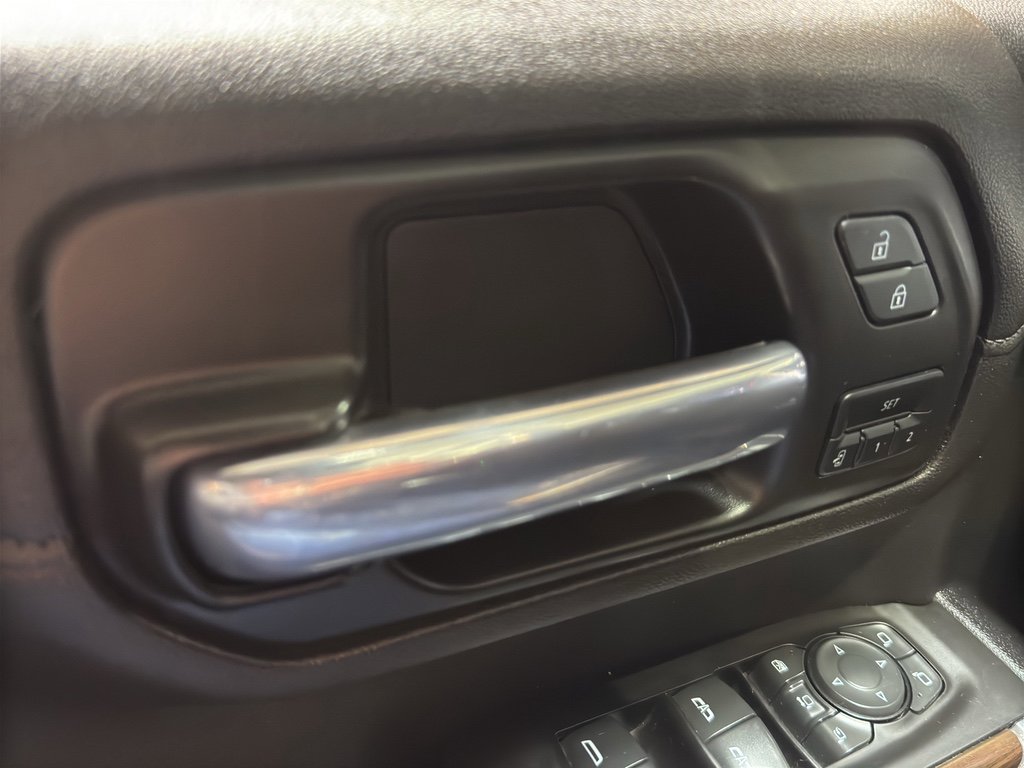 Used 2021 GMC Sierra 3500 SLT w/ SLT Preferred Package image 35