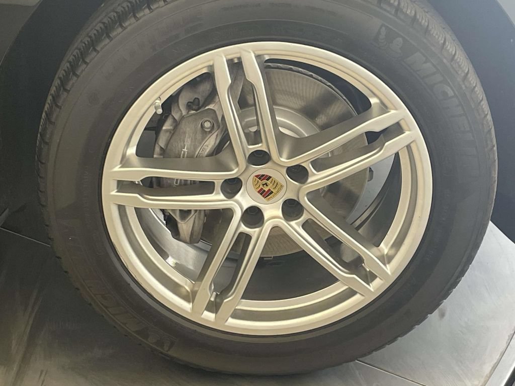 Certified 2023 Porsche Macan AWD/4WD image 14