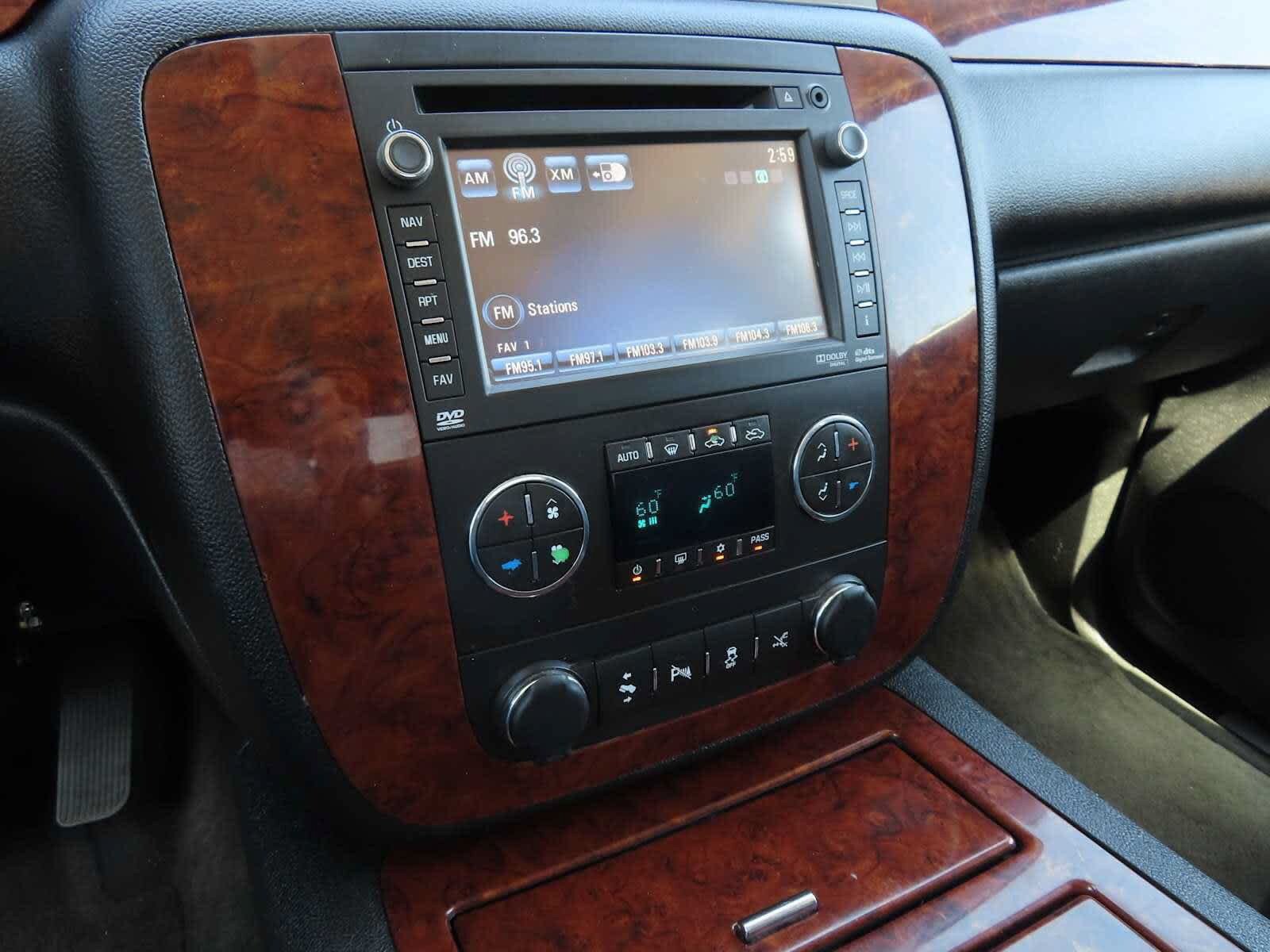 Used 2012 Chevrolet Avalanche LTZ AWD/4WD image 25