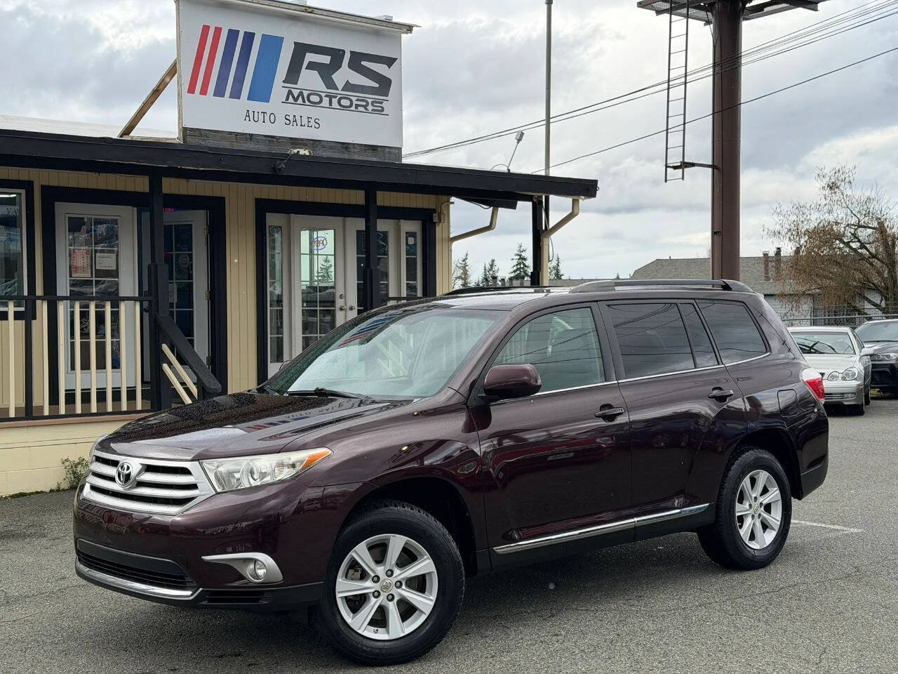 Used 2013 Toyota Highlander Plus AWD/4WD image 1