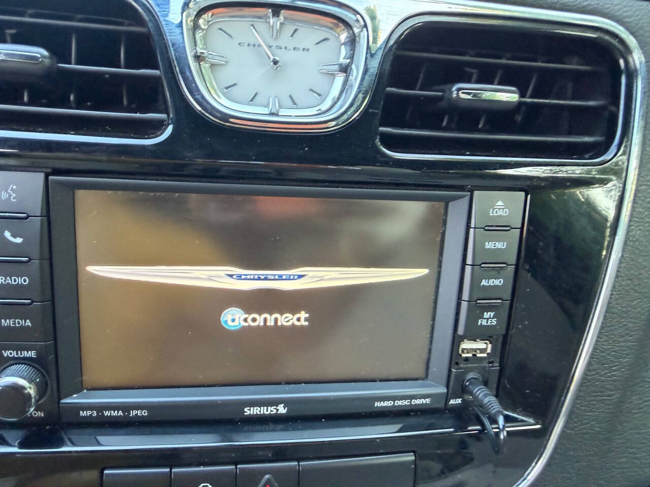 Used 2011 Chrysler 200 Touring FWD image 10
