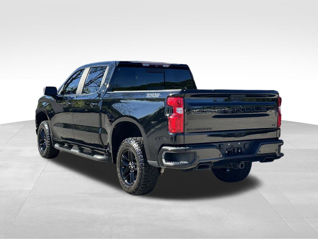 Used 2020 Chevrolet Silverado 1500 LT Trail Boss w/ Midnight Edition AWD/4WD image 9