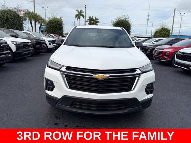 Used 2023 Chevrolet Traverse LS FWD image 2